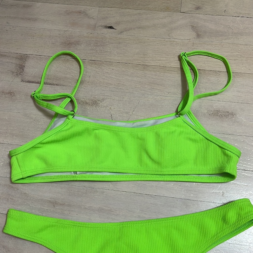 Bikini - Picture 5 of 10